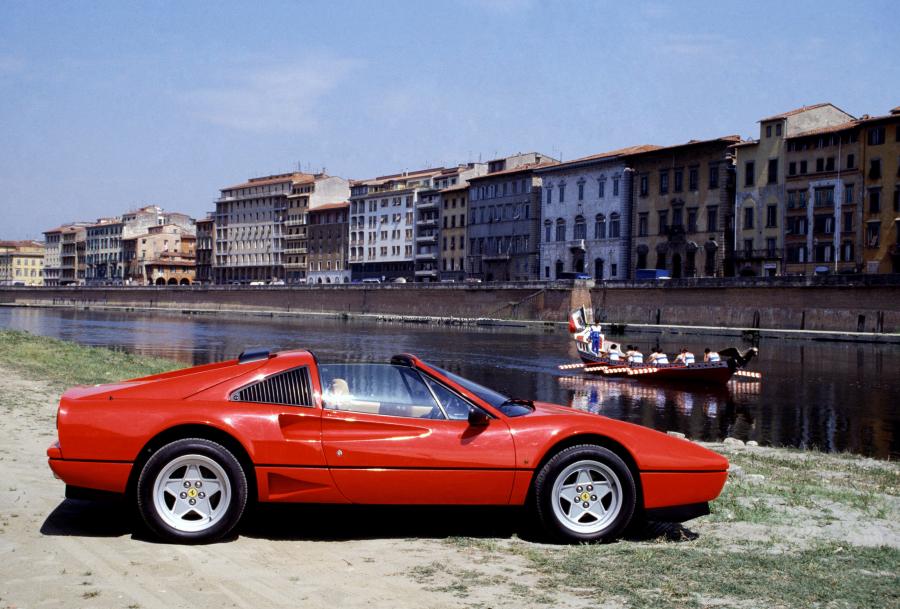  Ferrari GTS Turbo 1986 года  (фото 4 из 27)